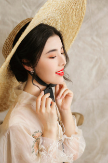 年轻女教师4hd中文